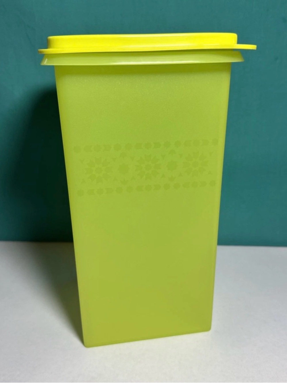 Tupperware Kracker Keeper Cracker Keeper Margarita Green Matching Seal new